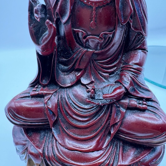 Kwan Yin Buddha figurine in red resin. Kuan Yin Guang Ying sitting buddha. - Picture 11 of 11